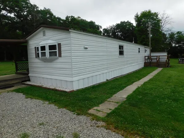812 Meadow Church Rd, Cranberry, PA 16319