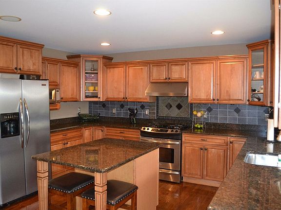 3rd image of 180 Indigo Dr