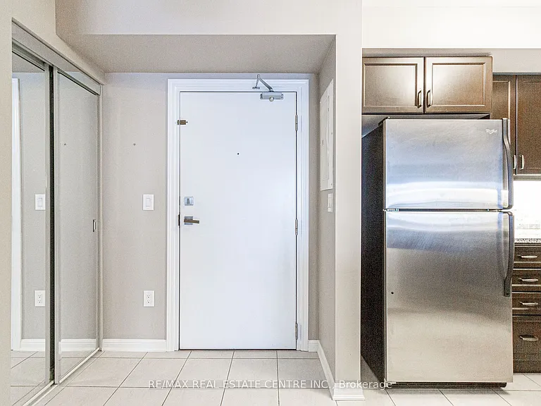 1045 Nadalin Hts #211 — Photo 4