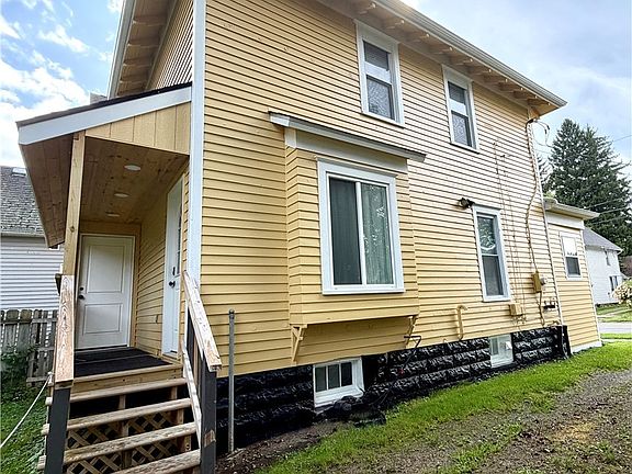 3rd image of 144 N 11th St