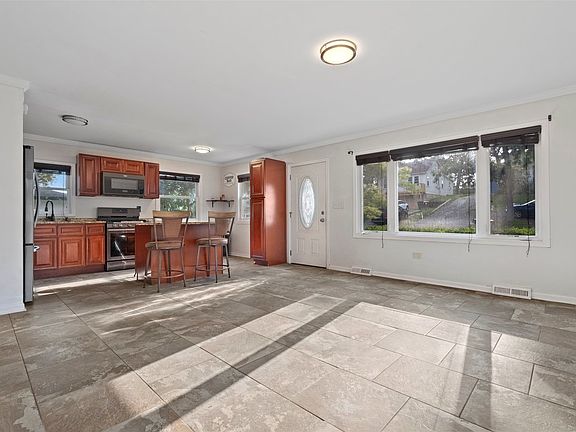 5th image of 1227 Meadowbrook Dr