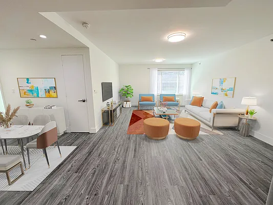 Sold by R New York | media 12