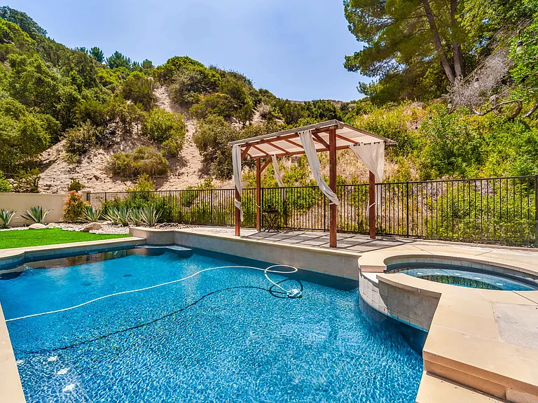 24961 Alicante Dr — Photo 32