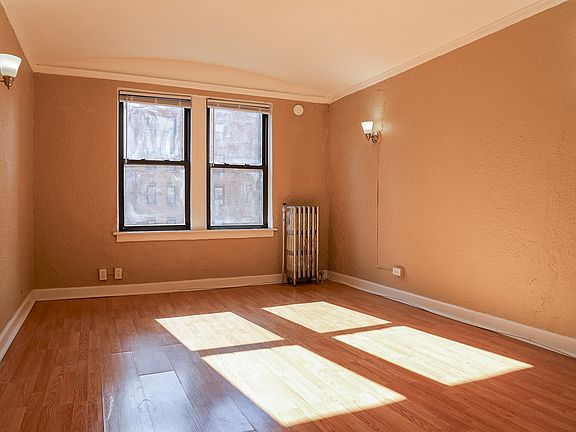 4th image of 1062 W Rosemont Ave #311