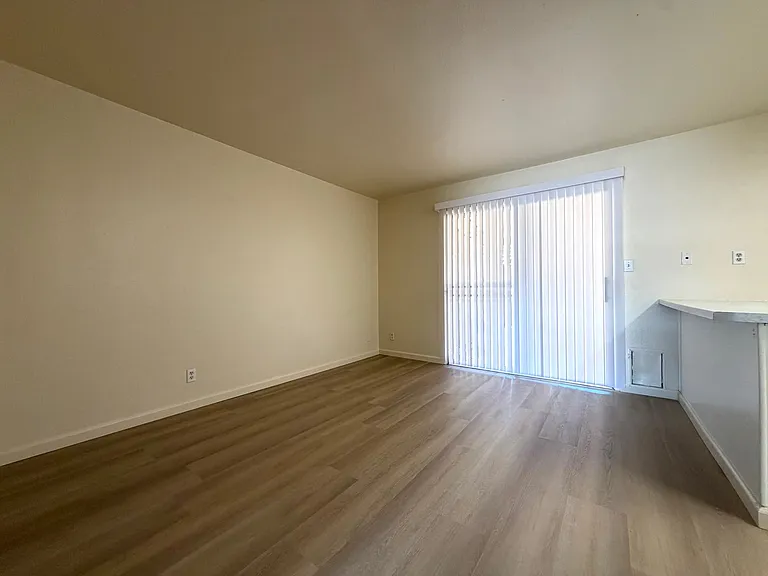 6346 N 47th Ave — Photo 5
