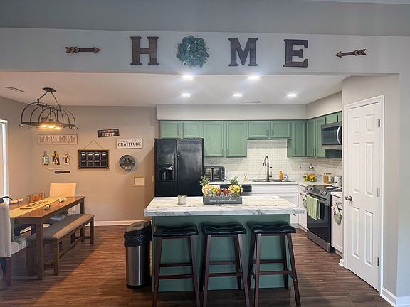 5th image of 1613 Stuart Square Circle