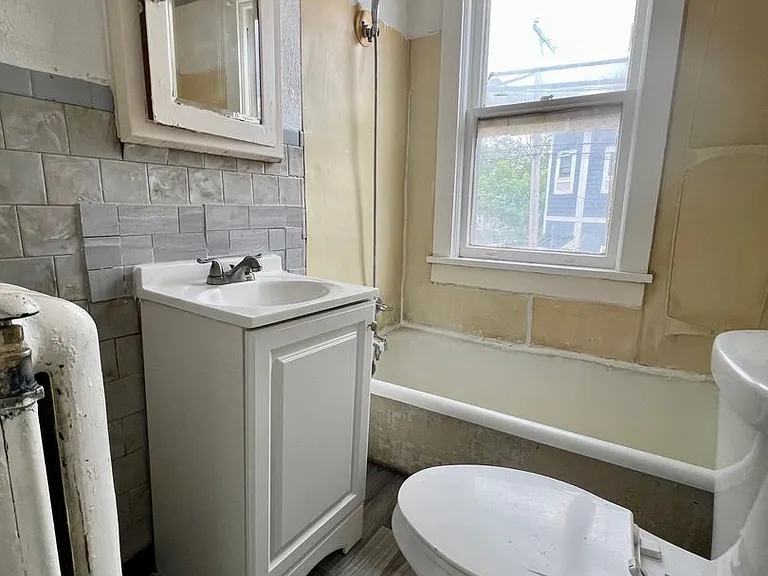 Clifton Ave 1001 — Photo 21
