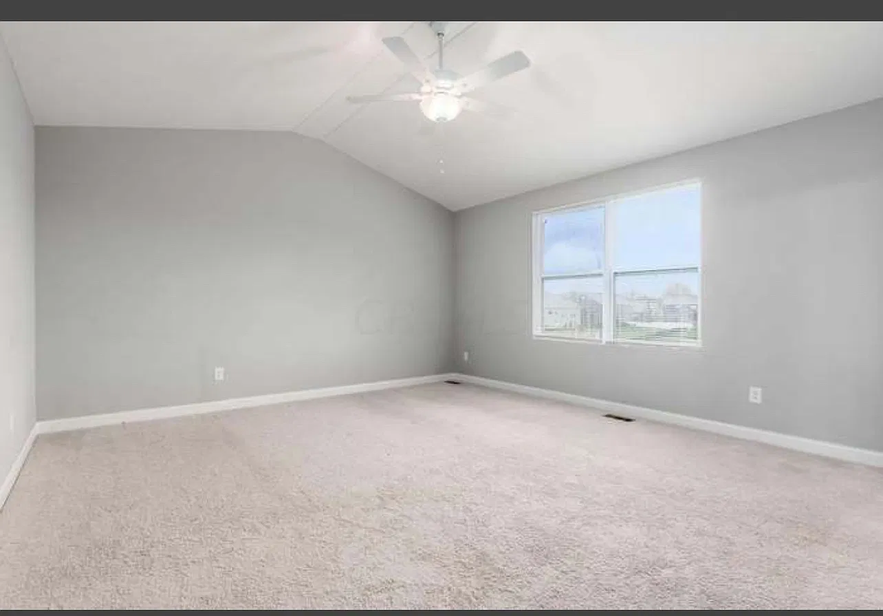 4 bed, 2.5 bath, 2735 sqft, $4,000 — Photo 2