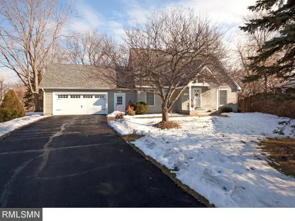 7401 Park View Dr, Mounds View, MN 55112