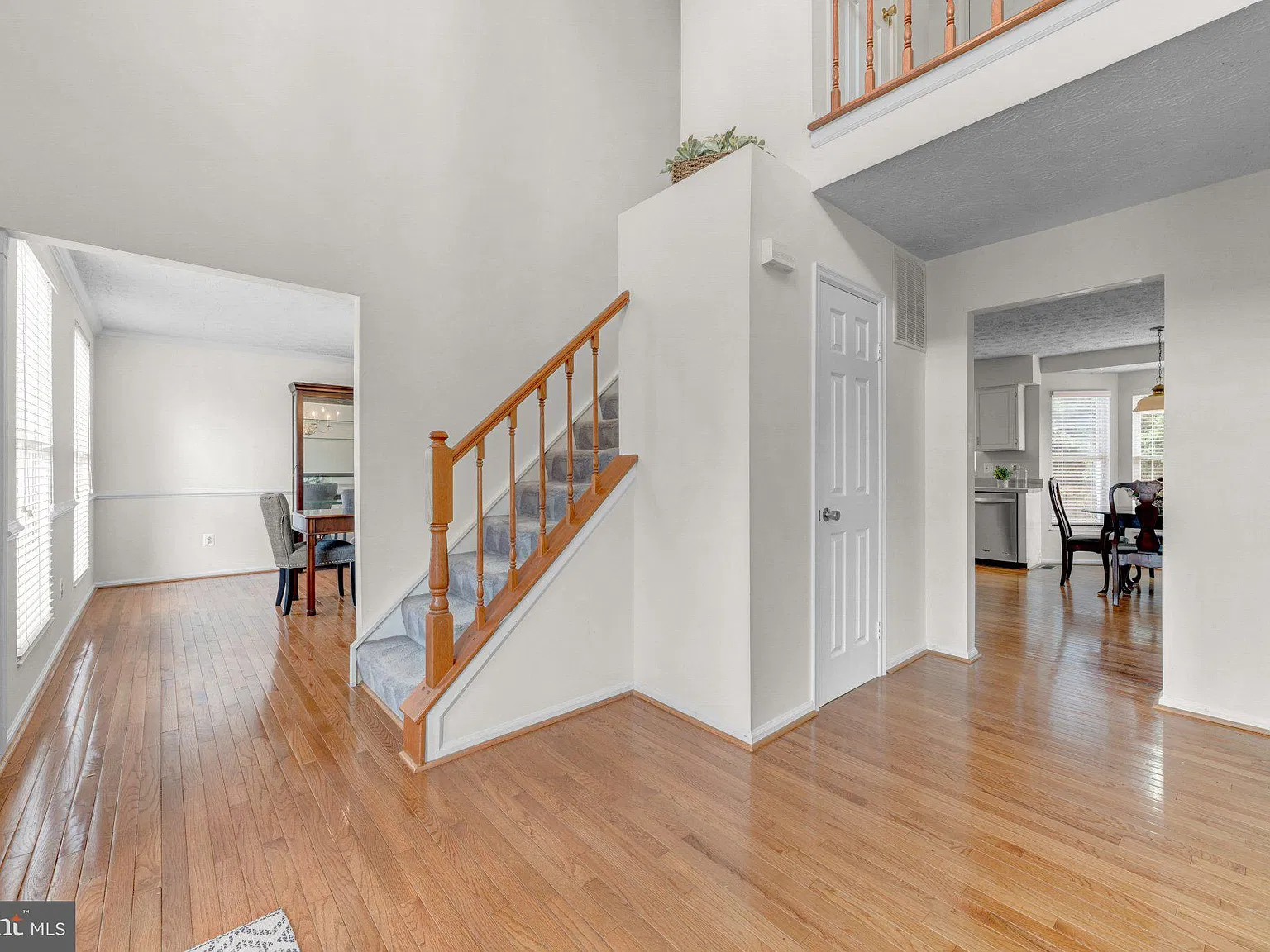 4 bed, 3.0 bath, 2482 sqft, $4,000 — Photo 3