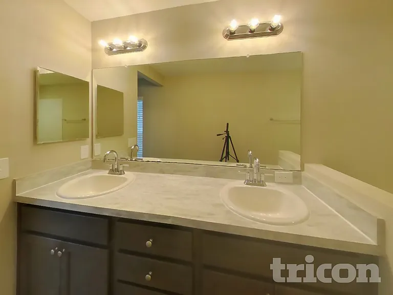 6046 Eagle Pointe Dr — Photo 7