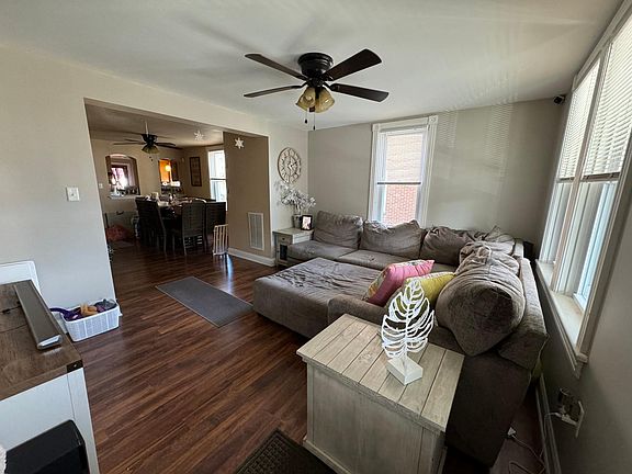 LIVINGROOM ANGLE 1