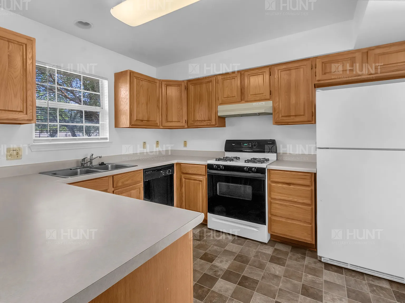 3 bed, 2.5 bath, 1719 sqft, $1,758 — Photo 4