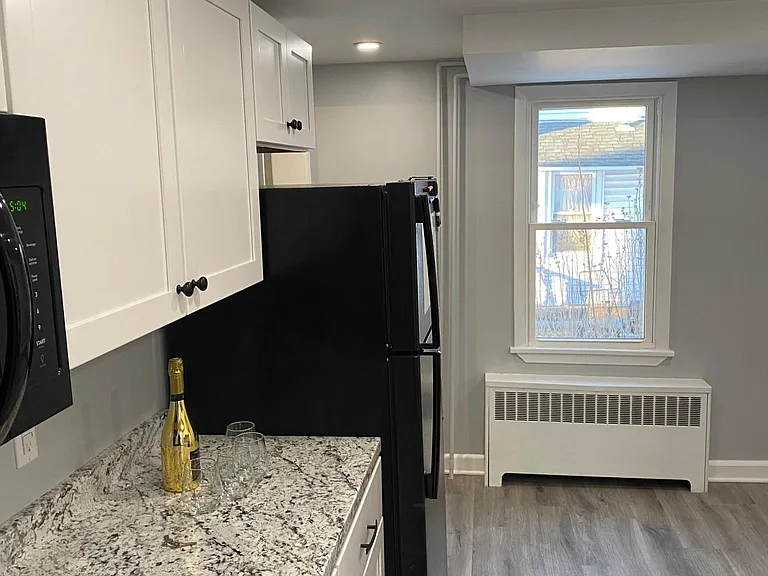 Lots of natural light in kitchen