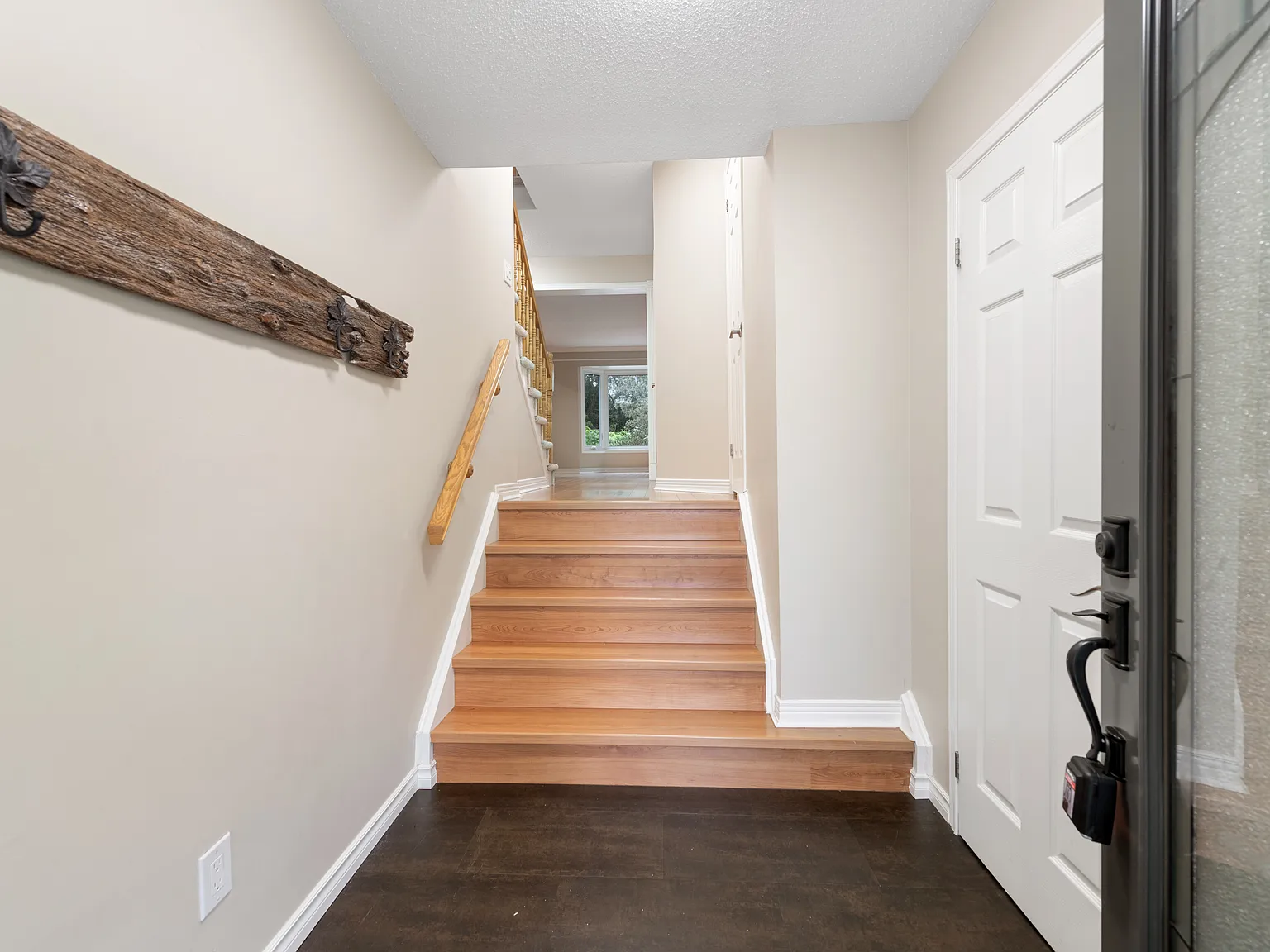 41 Hawley Crescent — Photo 3
