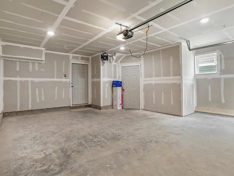 979 Wisdom Rd — Photo 36