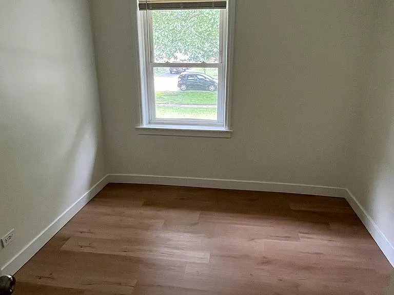 127 S Forest Ave — Photo 5