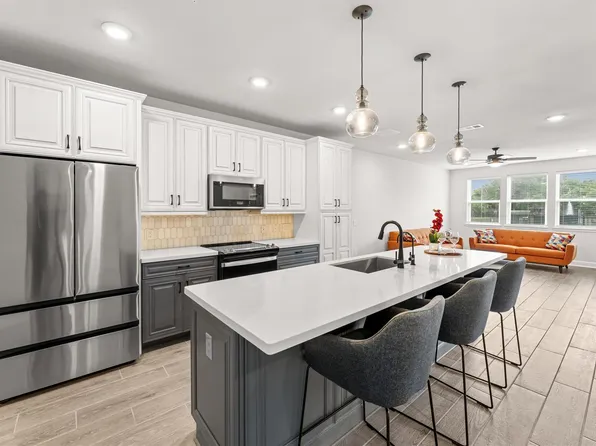 6804 Westview Dr APT 3103, Houston, TX 77055