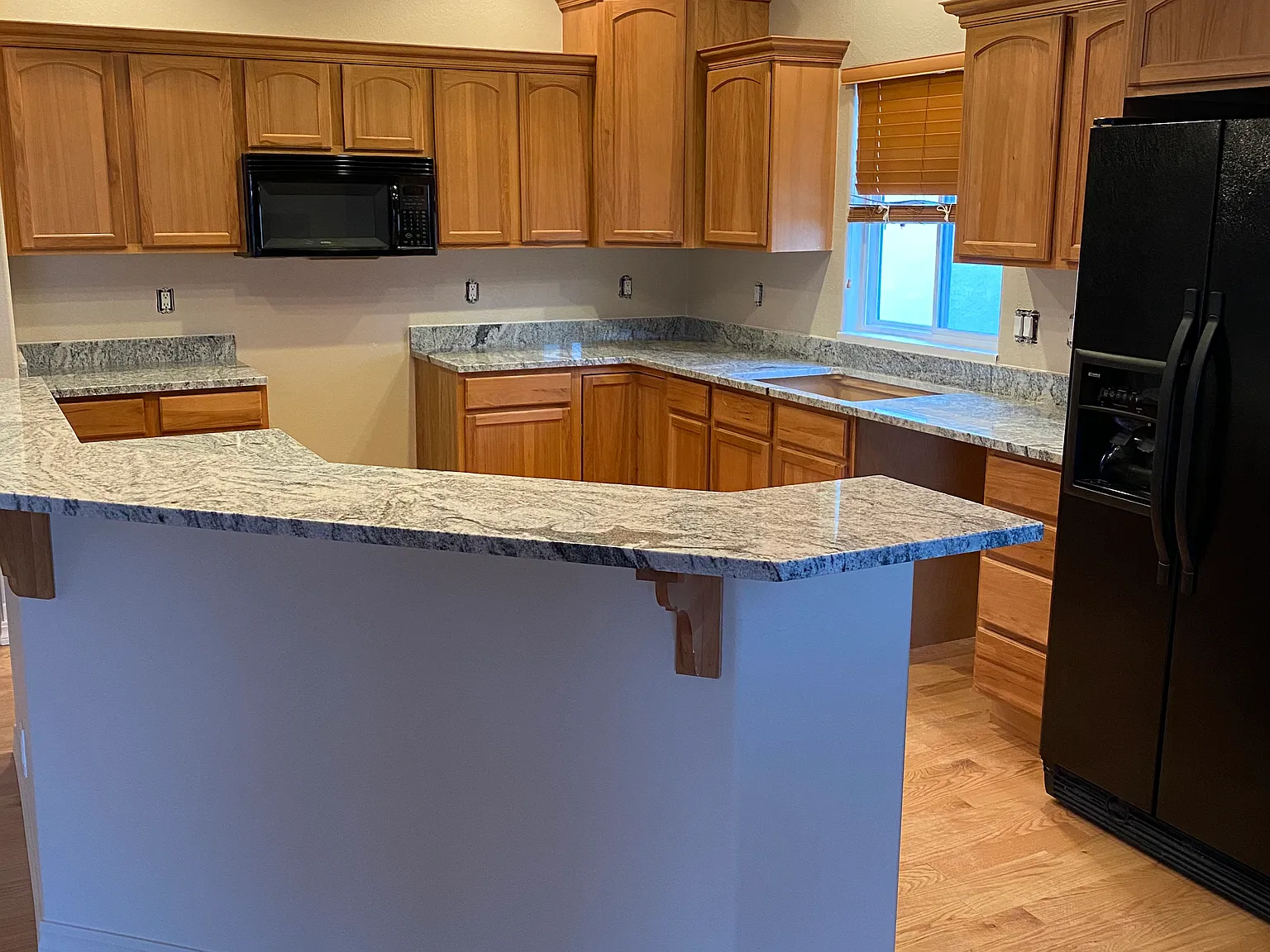 3 bed, 2408 sqft, $2,650 — Photo 3