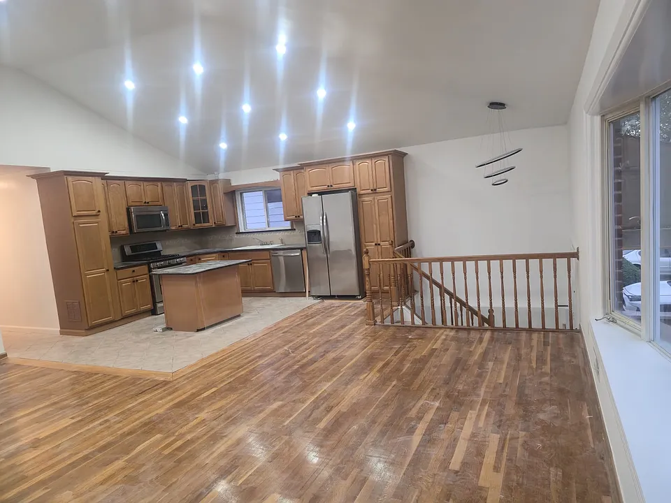 2226 E 60th Pl #2