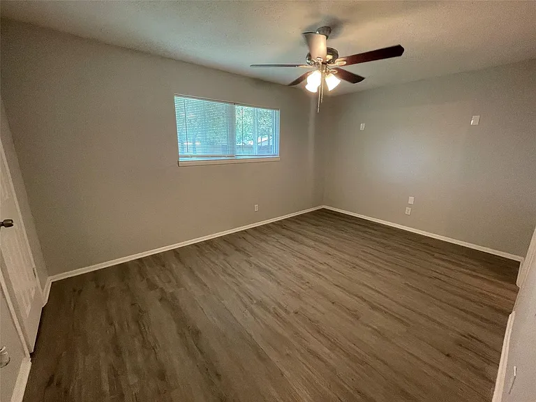 5748 Bowling Dr — Photo 10