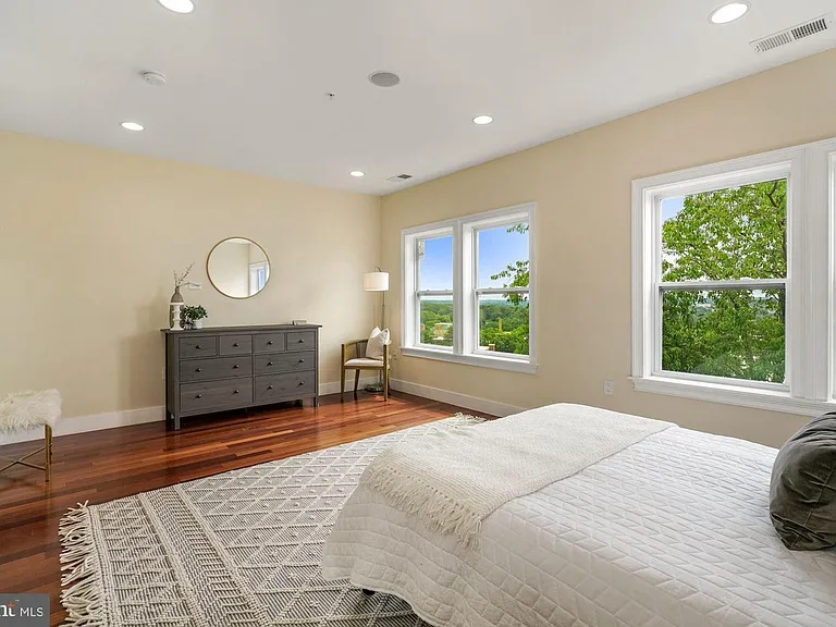 1143 Summit St NE #2 — Photo 12