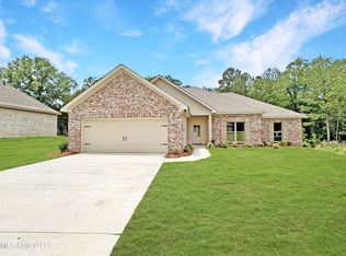 711 Magnolia Point Cir, Pearl, MS 39208