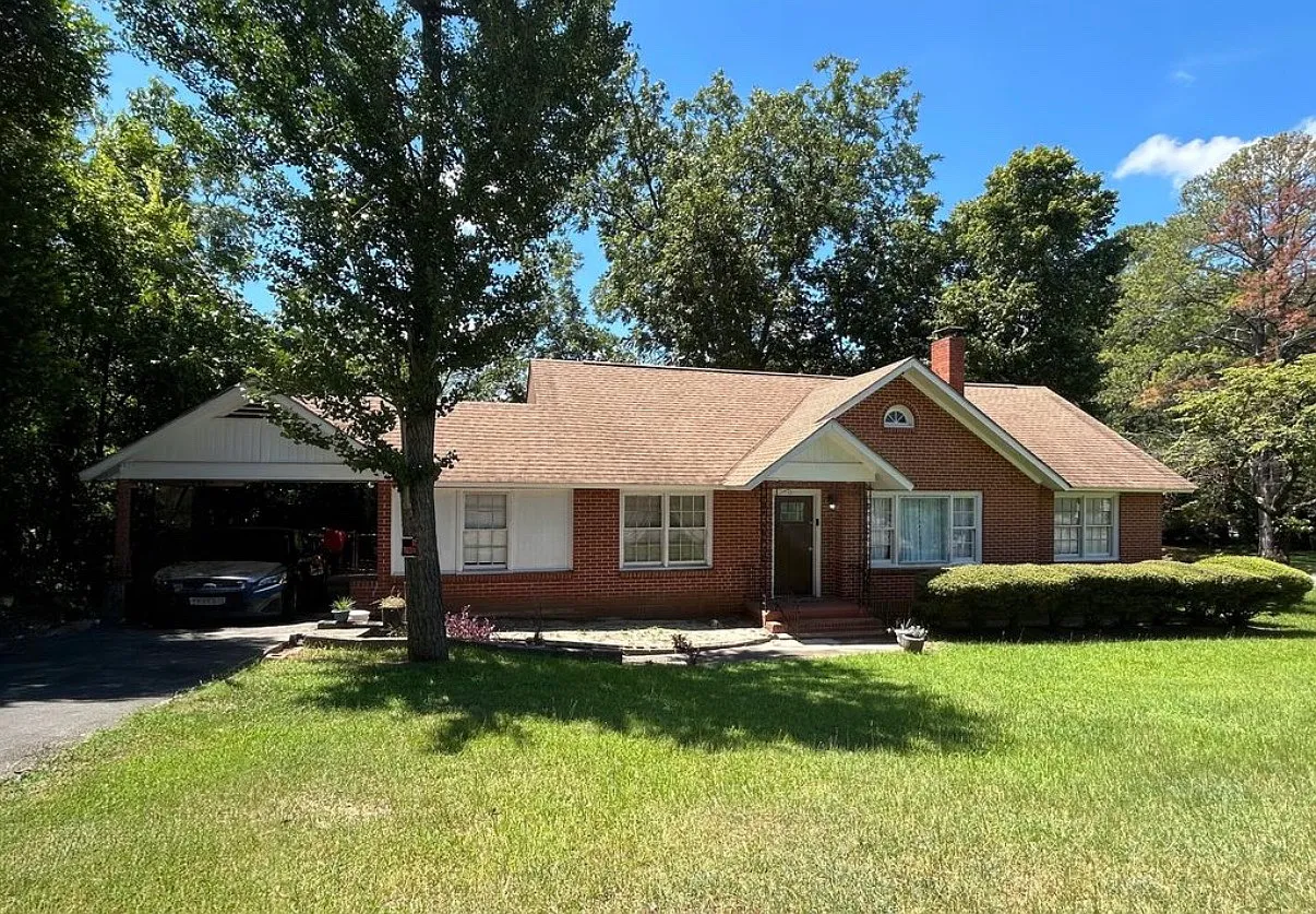 3 bed, 1382 sqft, $1,600 — Photo 1