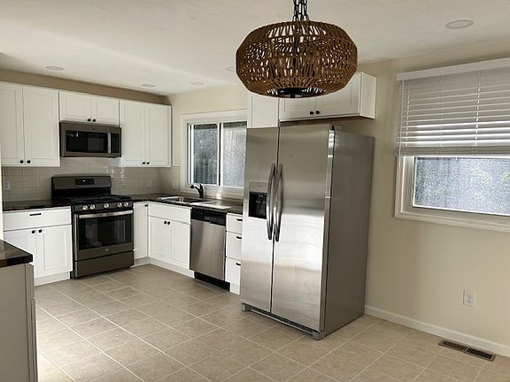 5th image of 875 Tanglewood Dr
