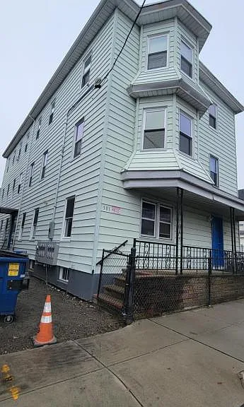 297-301 Flint St — Photo 7