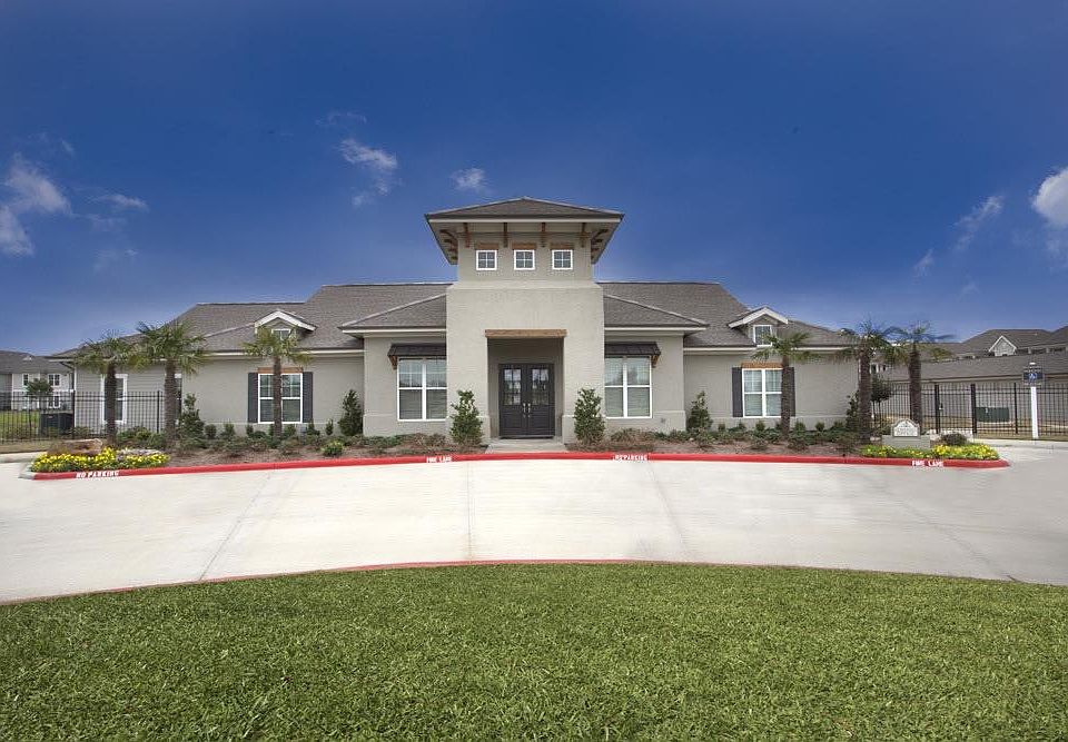 1st image of 1005 E Carlyss Blvd