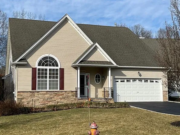 9 Joshua Ct, Wading River, NY 11792