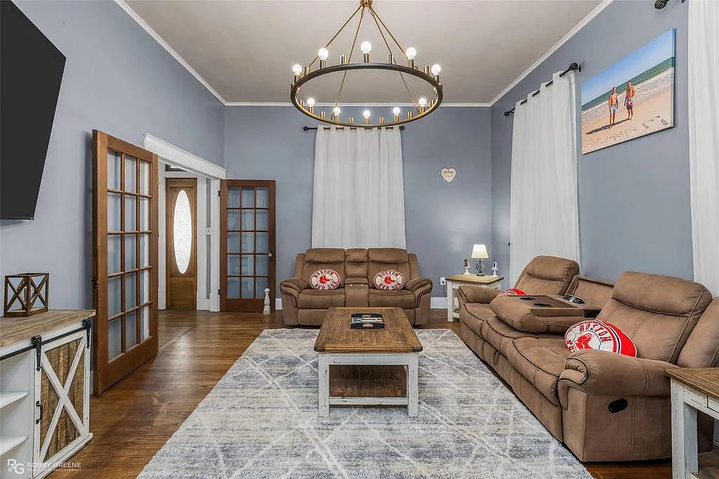 5 bed, 2740 sqft, $2,200 — Photo 4