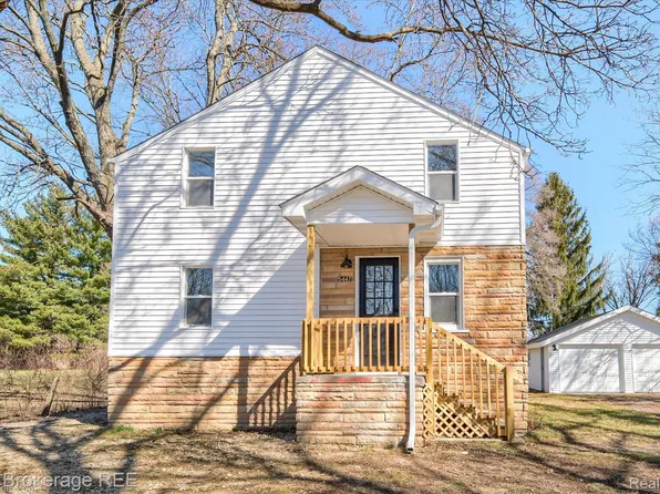 5447 Sitka St, Burton, MI 48519