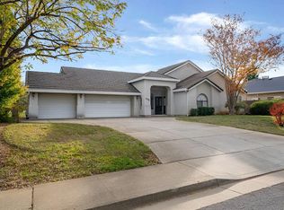 2132 Hope Ln, Redding, CA 96003