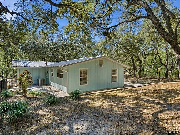 3rd image of 1405 E Amberjack Dr