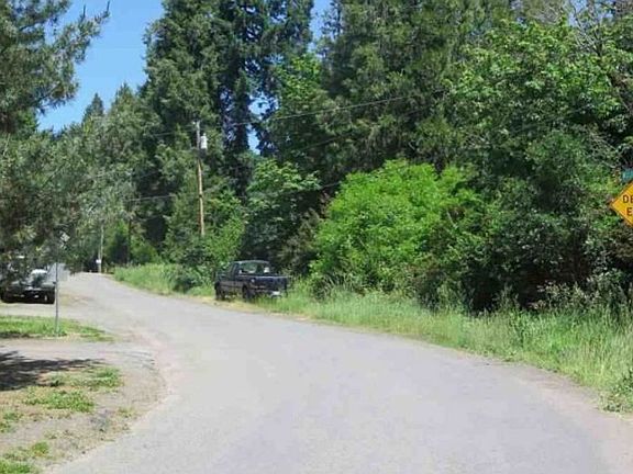 Exterior Neighborhood (street photo)