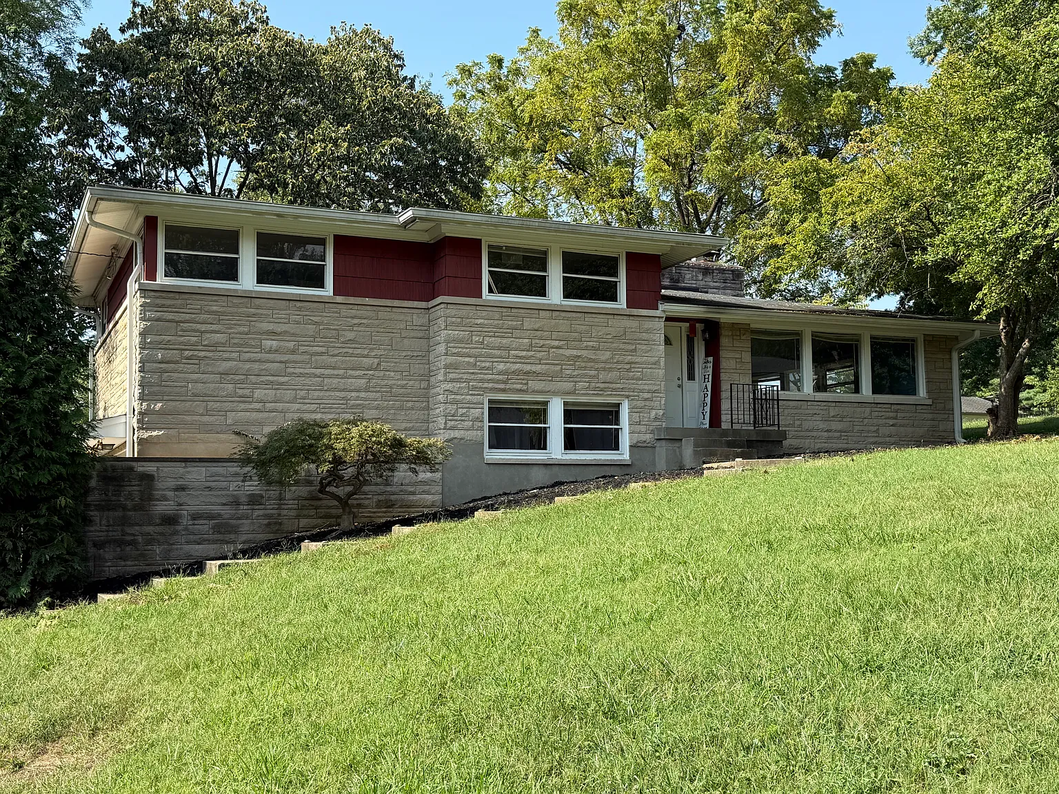 1106 S Chesley Dr — Photo 1