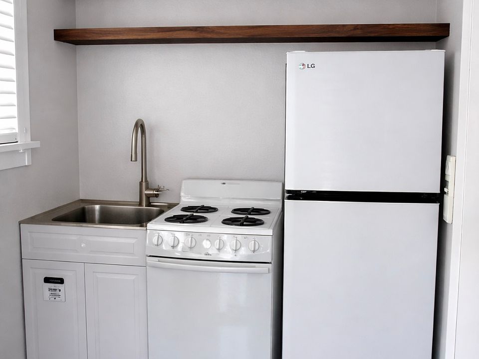 1st image of 894 14th Ave N #5