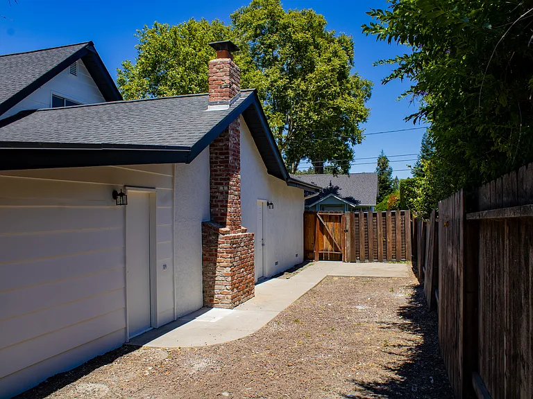 Chandler Ct — Photo 16