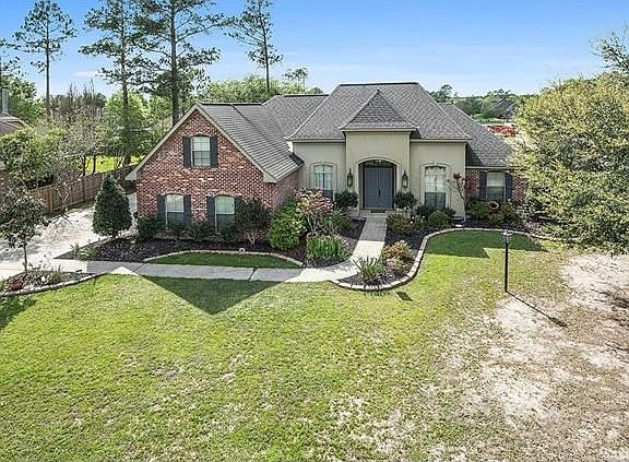 2nd image of 1000 Creek Ct
