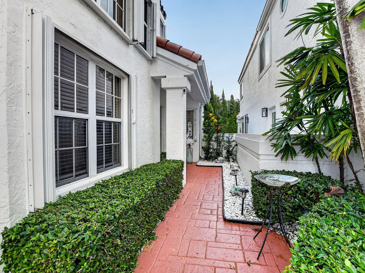3 bed, 2.5 bath, 1742 sqft, $6,800 — Photo 2