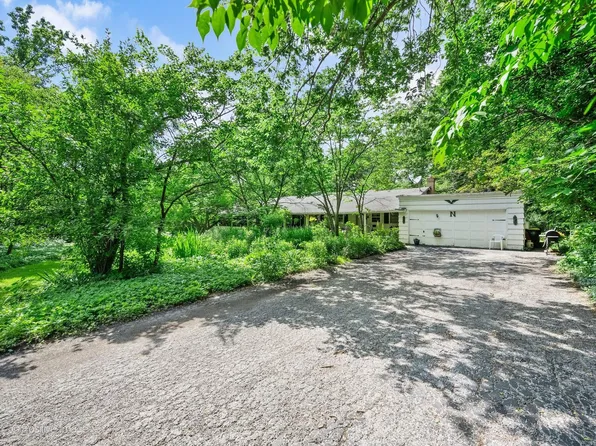25W328 Plamondon Rd, Wheaton, IL 60189