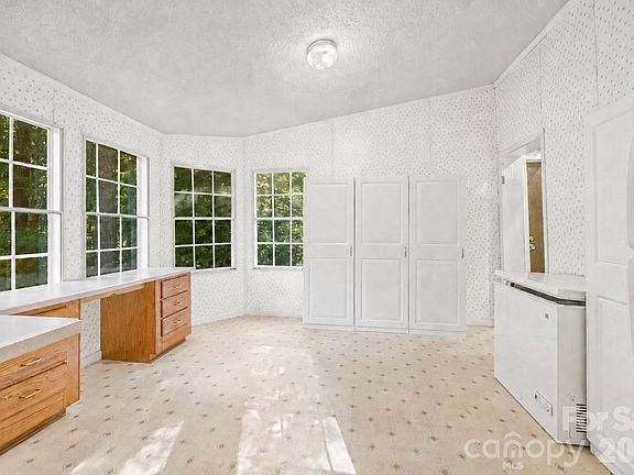 4th image of 1475 Smith Woods Ln