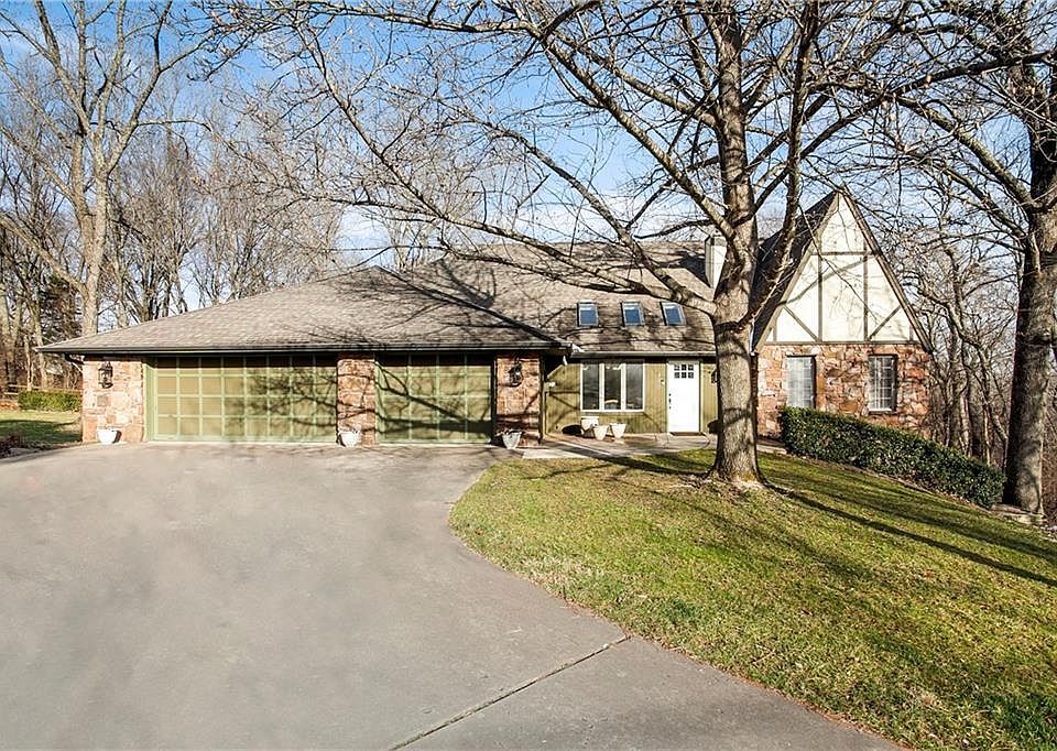 1st image of 4 Oldham Dr
