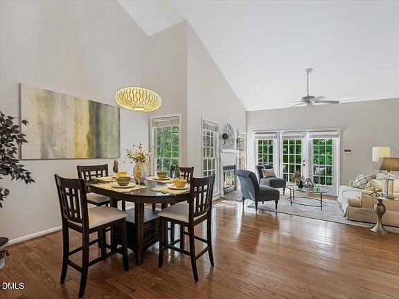 3rd image of 7 Kingsmount Ct