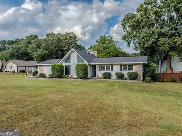 2256 Windsor Dr, Snellville, GA 30078