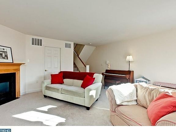 3rd image of 2339 Wallace St #B