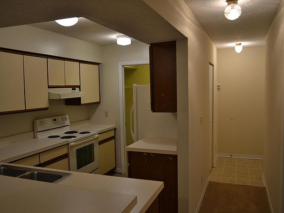 5th image of 8609 Knightsbridge Cir N