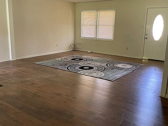 5th image of 557 Parkview Cir